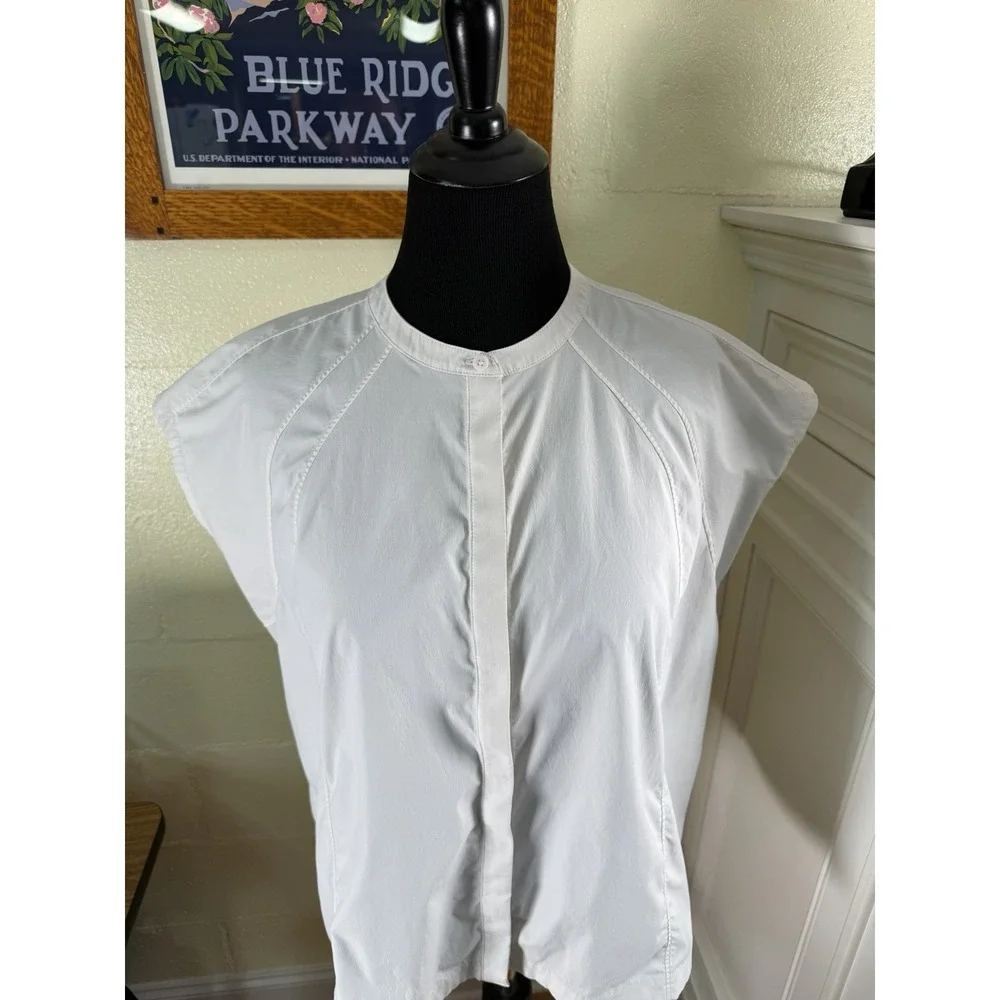 Athleta 1X White Sleeveless Blouse Hidden Button Front Lightweight Top